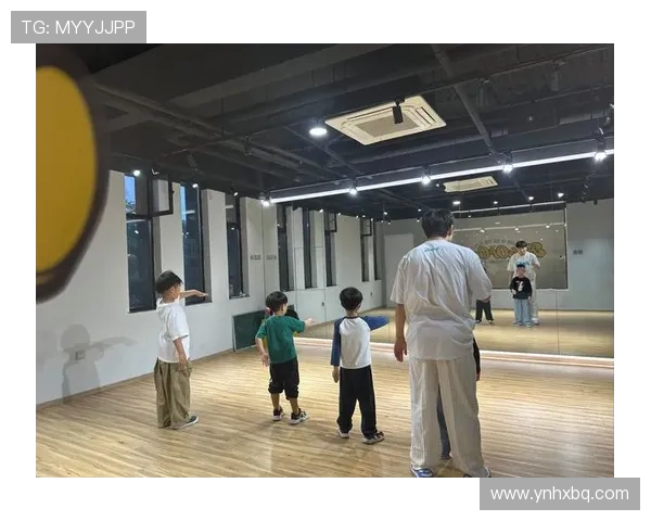 深圳街舞队与重庆街舞队赛后复盘团队协作的精彩瞬间与经验分享 深圳街舞队与重庆街舞队赛后复盘团队协作的精彩瞬间与经验分享